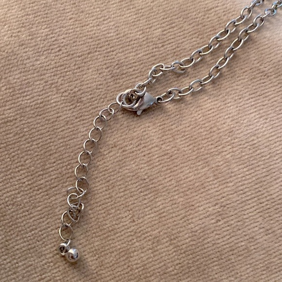 ✅Adorable Owl 🦉 pendant necklace  in silver pewter finish. Adorned w/ crystals. - Picture 3 of 3